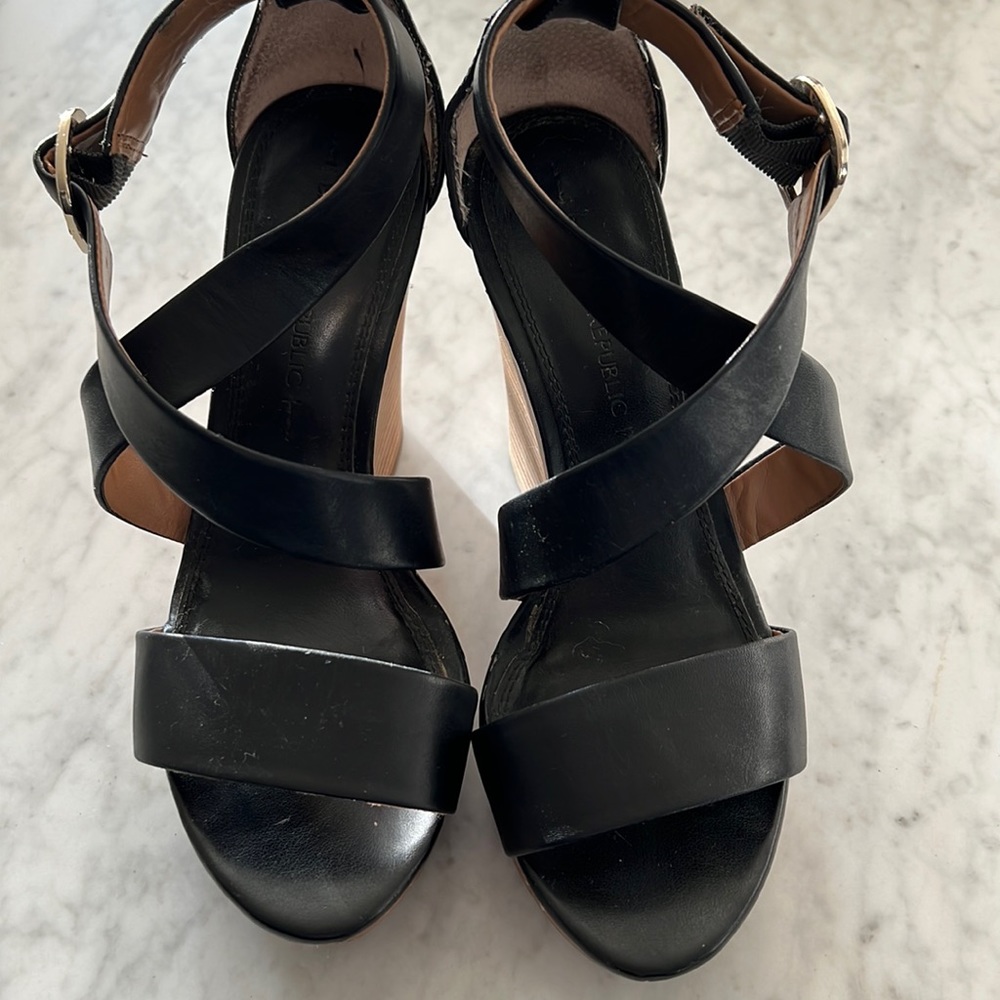 Platform strap sandal- black leather